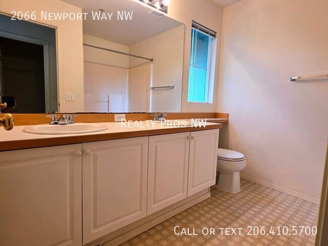 Building Photo - 2066 Newport Way NW