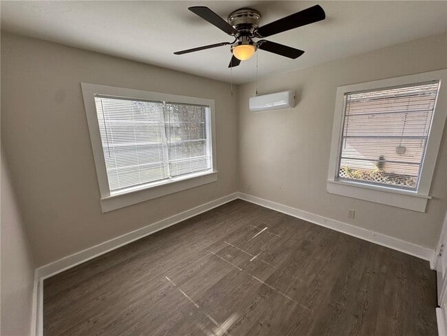 Building Photo - 102 9th Ave