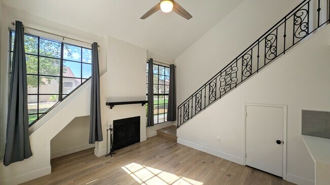 Building Photo - 3 Bedroom Townhome in the Dartmouth Trace Community Near N Dobson Rd and W University Dr!