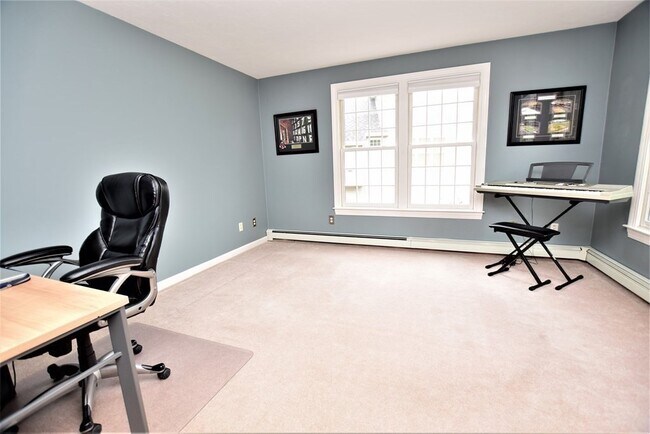 Building Photo - 398 Davis St