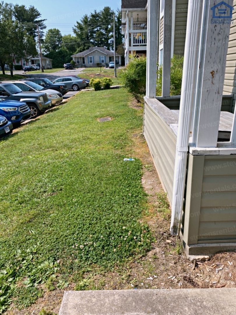 Building Photo - 430 Oriole Dr