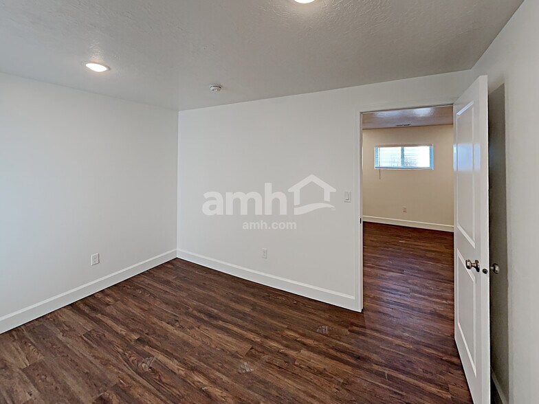 Building Photo - 6063 W Arranmore Dr