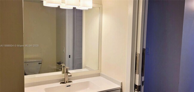 Building Photo - 19555 E Country Club Dr