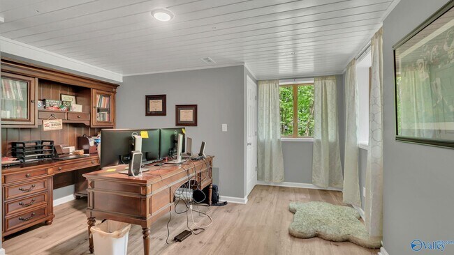 Building Photo - 511 Rainbow Dr