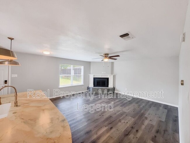 Building Photo - 109 N Heights Dr