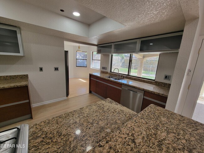 Building Photo - 6836 Orizaba Ave