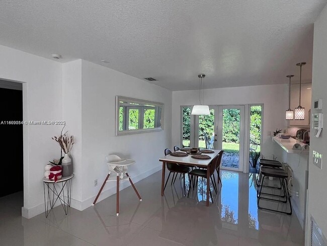 Building Photo - 14830 Miami Lakeway S