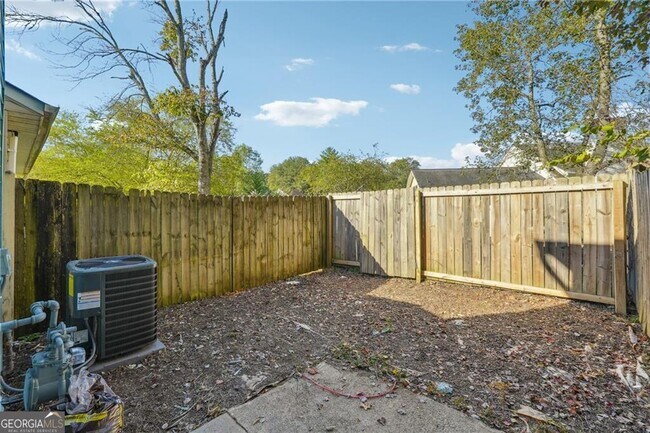 Building Photo - 2391 Cove Rd