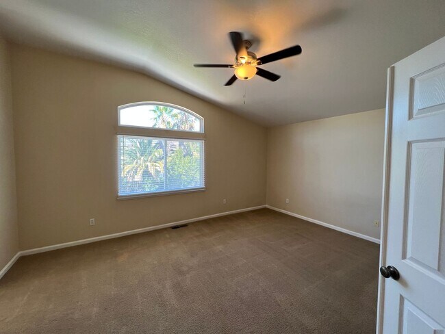 Building Photo - Large 4 bedroom located on a well maintained court!