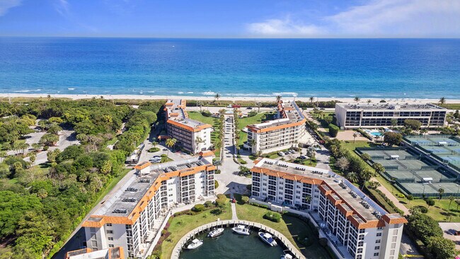Building Photo - 2871 N Ocean Blvd
