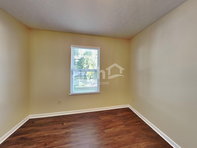 Building Photo - 2419 Hoose Dr