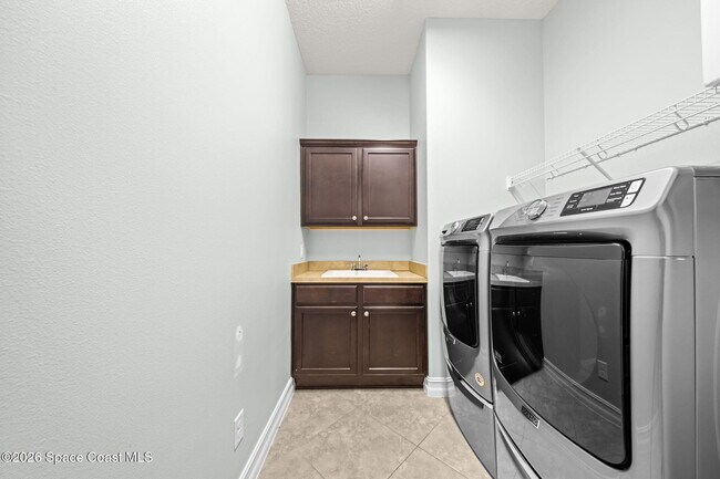 Building Photo - 3450 Brunot Cir