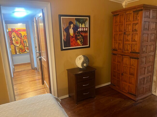 Building Photo - 1016 N E St