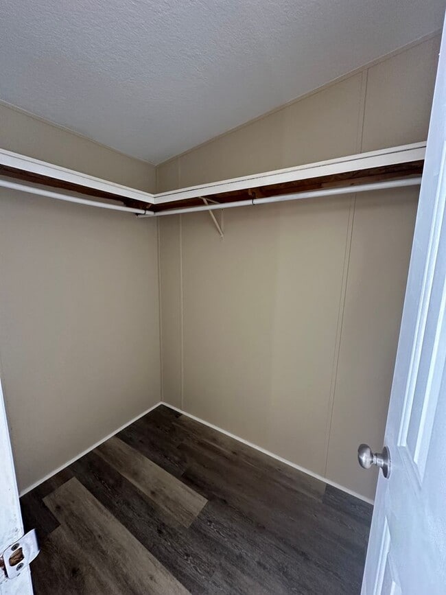 Building Photo - 3 Bed 2 Bath Waterfront Property - Under Renovations