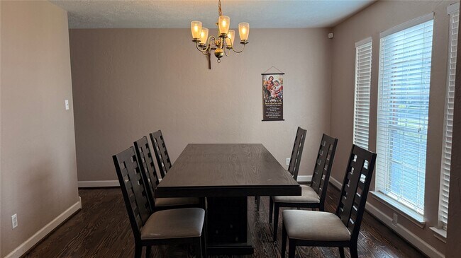 Building Photo - 10310 Hedge Way Dr