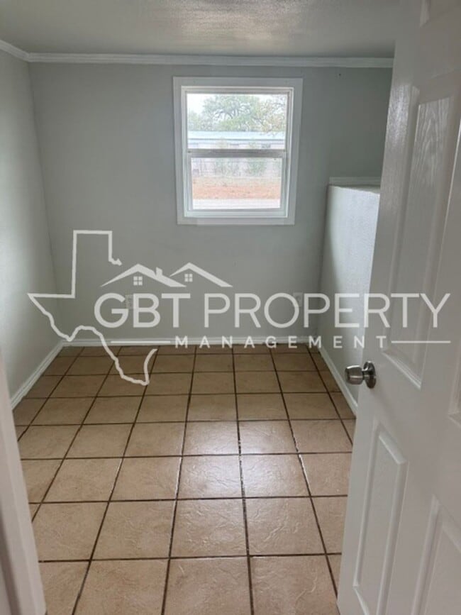 Building Photo - Rent Ready