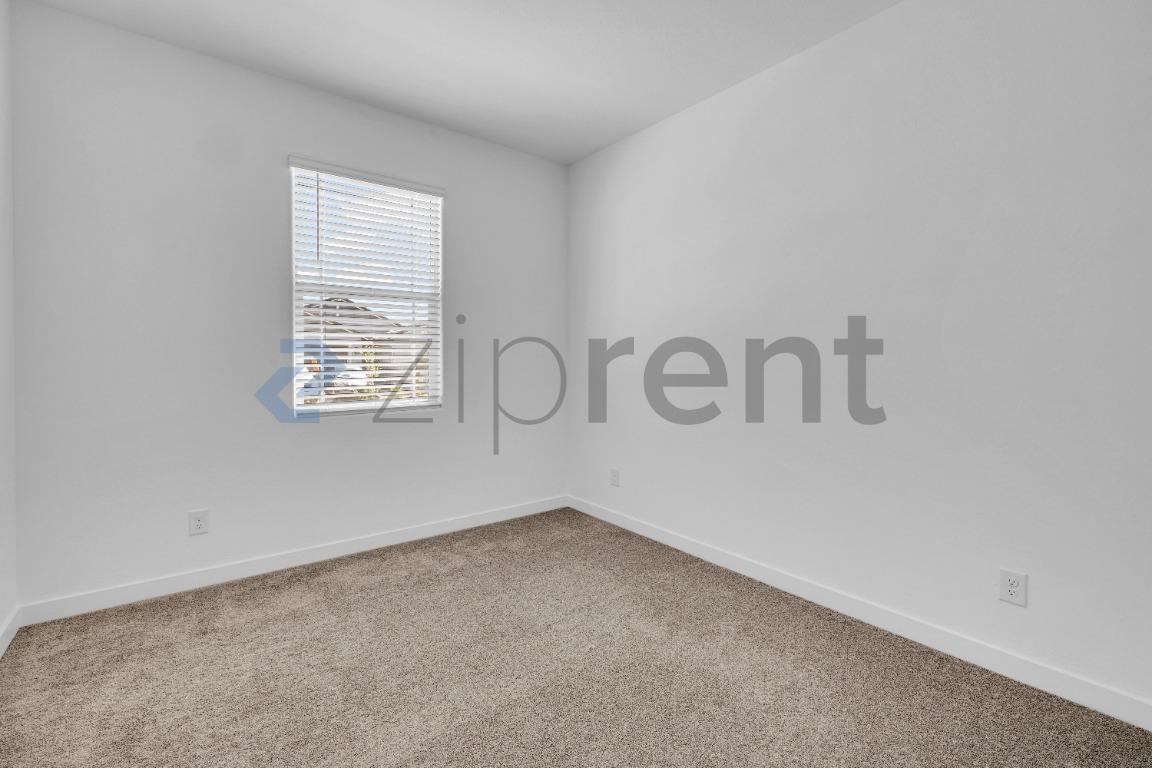Building Photo - Unit