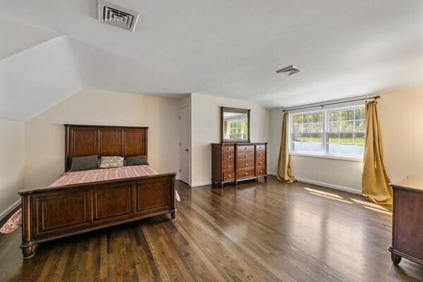 Building Photo - 7 Lakeside Cir