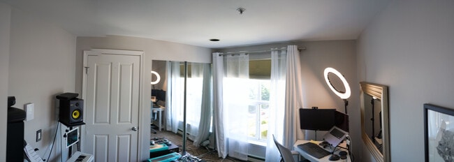 Building Photo - 530 Melrose Ave E