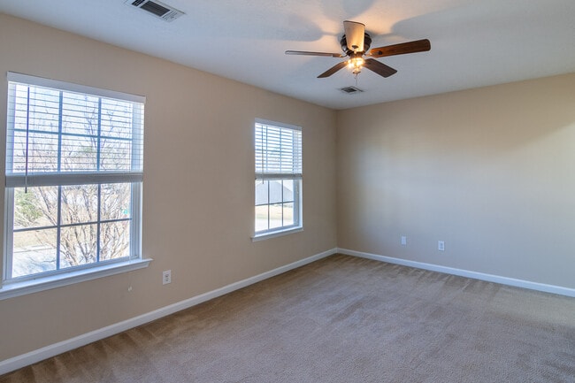 Building Photo - 700 Keyes Dr