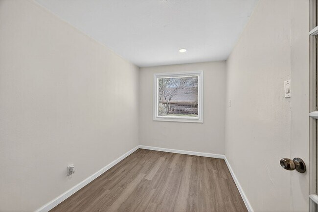 Building Photo - 108 Dupont Cir