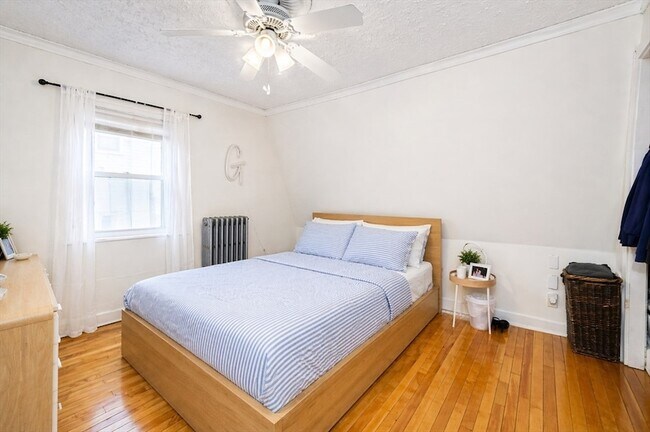 Building Photo - 212 W Seventh St