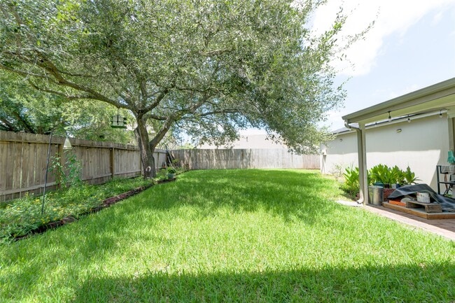 Building Photo - 2902 Field Line Dr