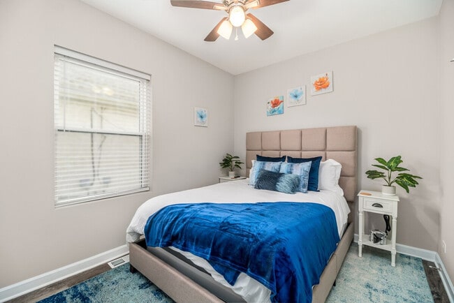 Building Photo - 5539-47 W Archer Ave