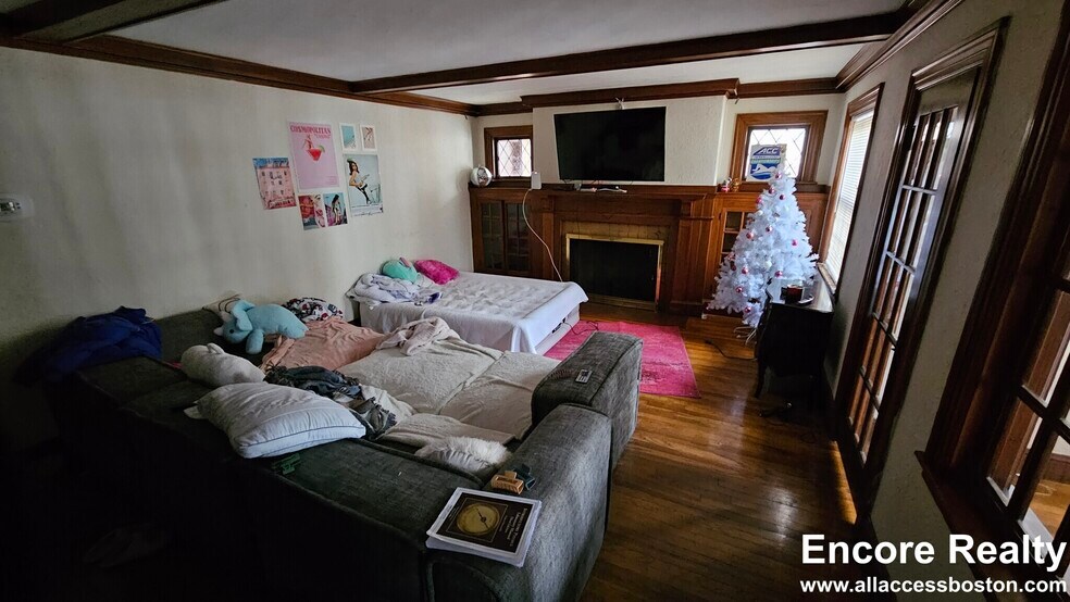 Building Photo - 292 Foster St