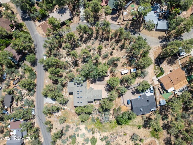 Building Photo - 847 Clubhouse Dr