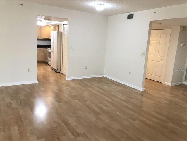 Building Photo - 1150 Carmel Cir