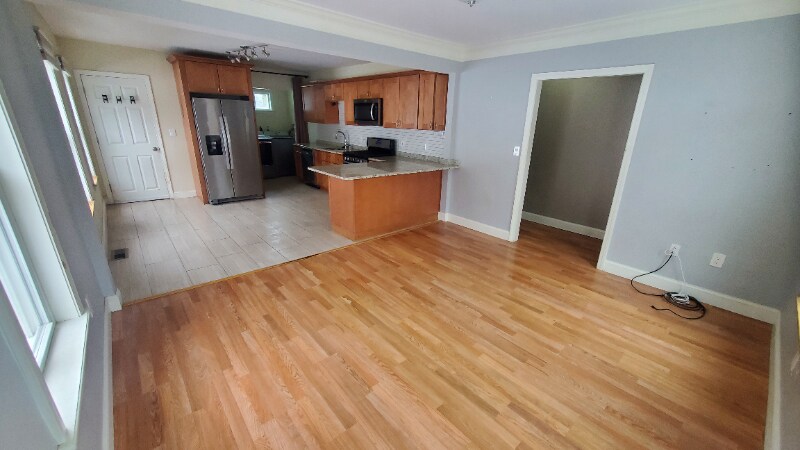 Building Photo - 102 Depot St