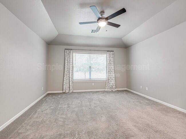 Building Photo - 400 Fallview Ct