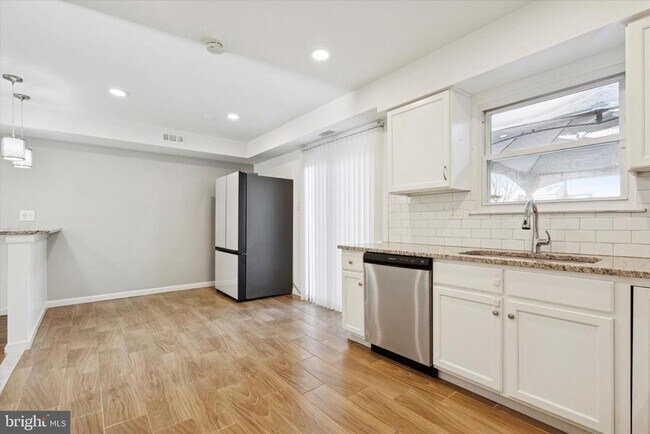 Building Photo - 1375 Abbey Way