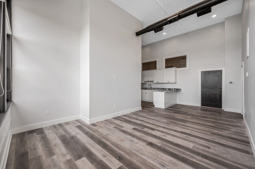 Building Photo - 72 Boisvert St