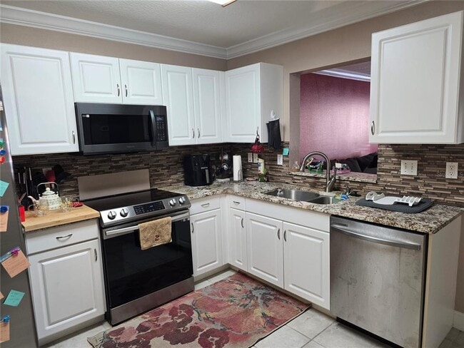 Building Photo - 2636 SW 35th Pl