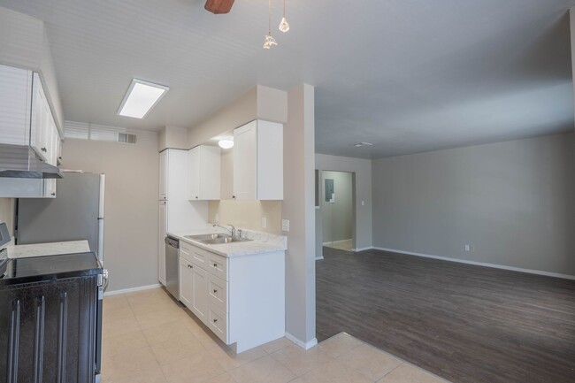 Building Photo - 2 Bed / 2 Bath Condo in Central Tulsa!