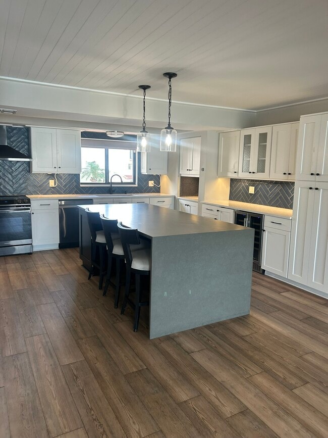 Building Photo - 240 Windward Passage