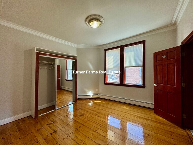 Building Photo - 19 Monmouth St