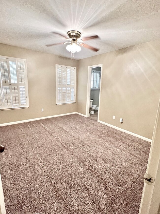 Building Photo - 10719 Creektree Dr