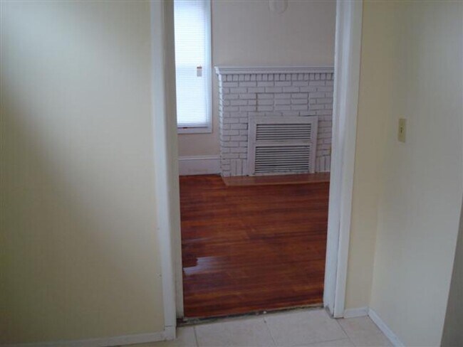 Building Photo - Charming Rental Property with Modern Upgrades and Convenient Location!