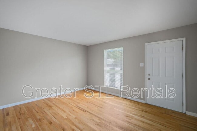 Building Photo - 2115 Campus Dr