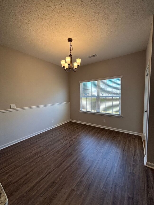 Building Photo - 134 Sunflower Cir NE