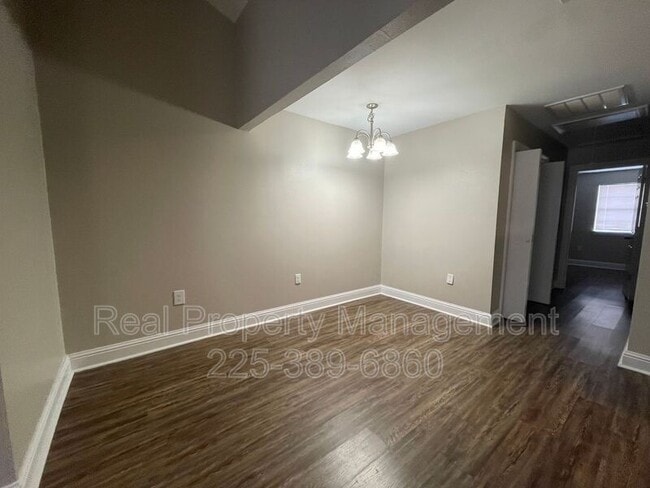 Building Photo - 5500 Dianna Dr