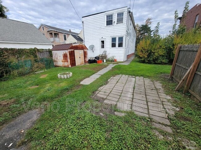 Building Photo - 1813 3rd Ave