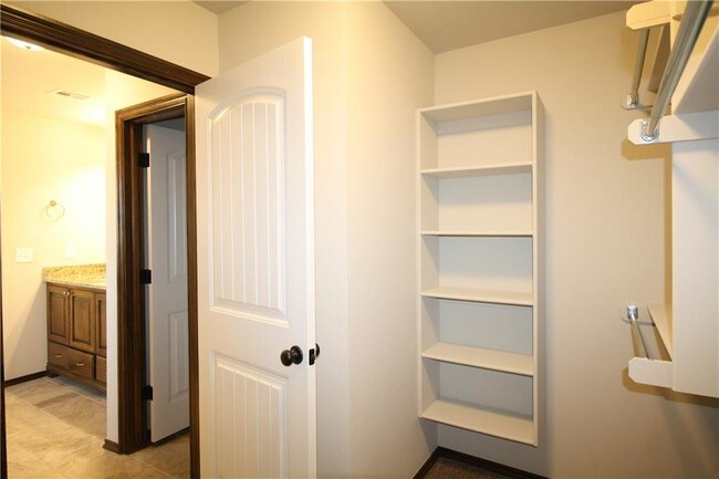 Building Photo - 13924 Northwood Village Dr