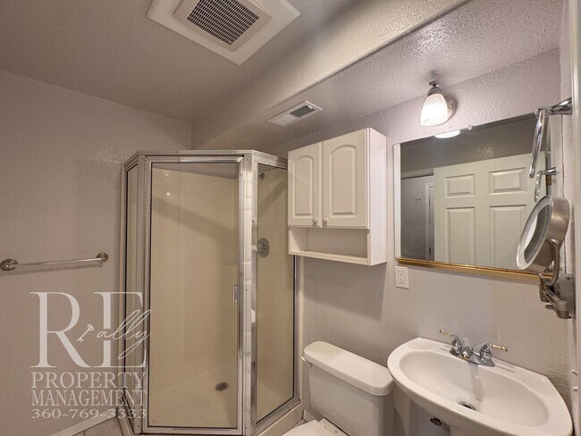Building Photo - Freshly Painted East Bremerton Home with Expansive Decks & Flexible Living Space