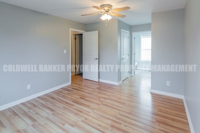 Building Photo - 345 Yoakum St