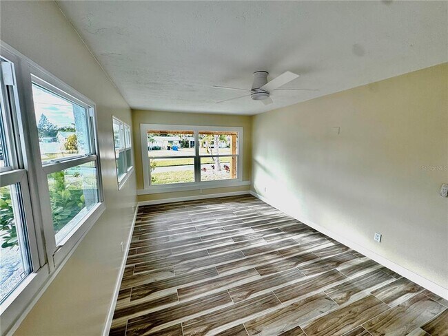 Building Photo - 1500 Carson Cir NE