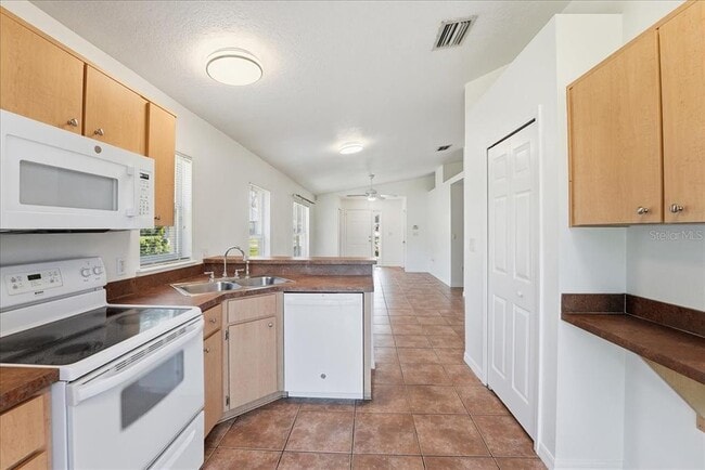 Building Photo - 933 Pecan St